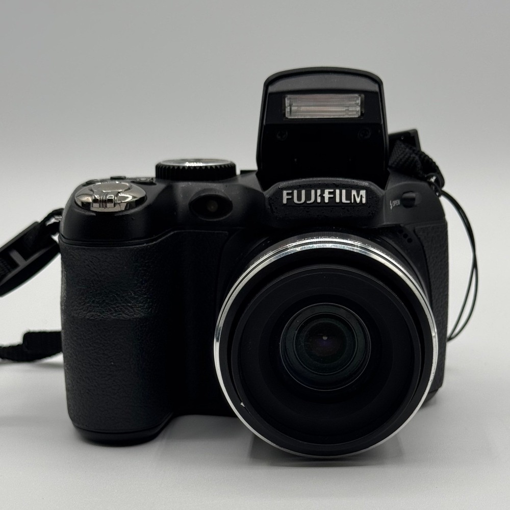 Fujifilm FinePix S2700HD Digital Camera 12MP 18x Optical Zoom HD Video Black